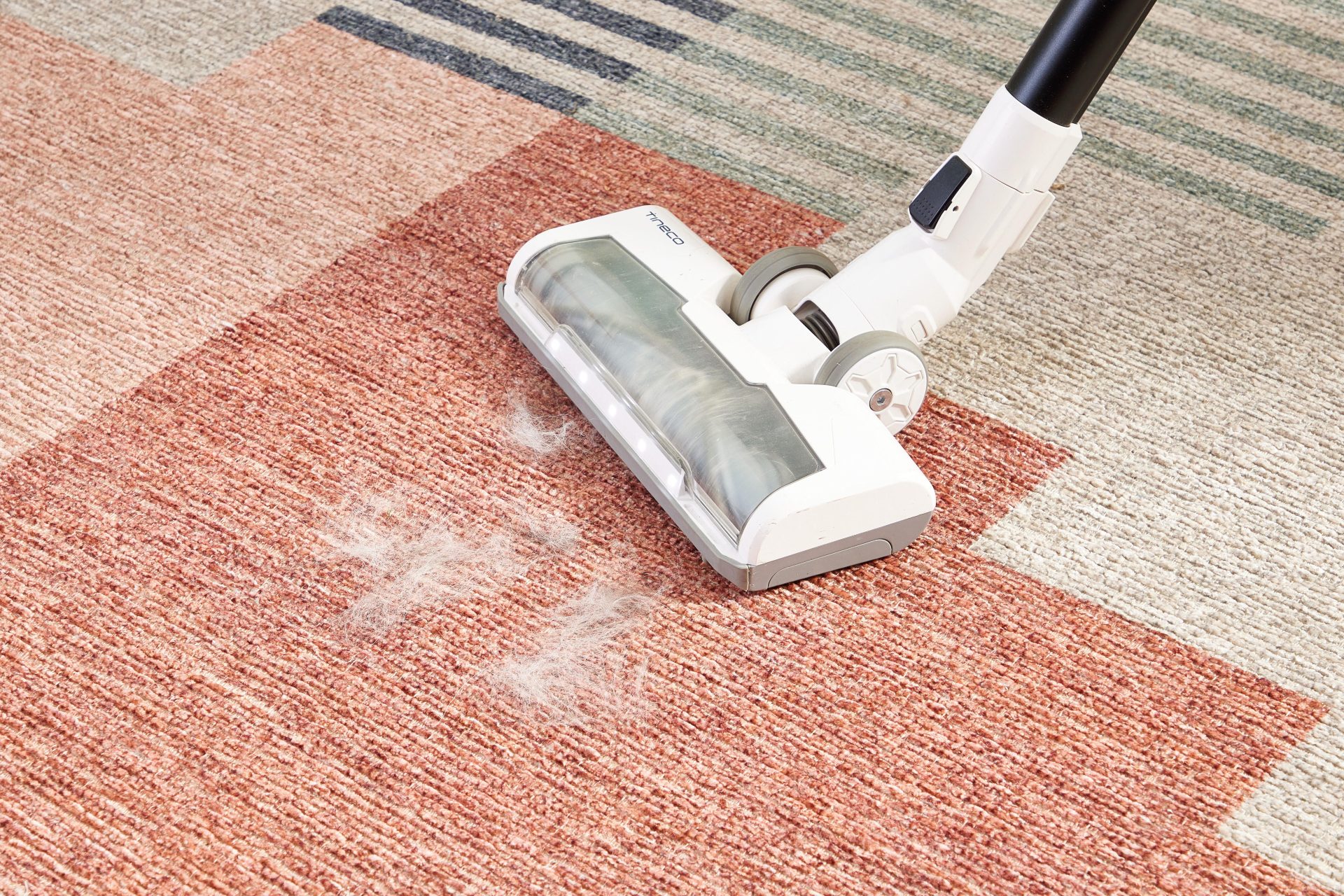 BHG-how-to-clean-area-rugs-01-49528-fdc51cf0c015410da17fa4173bf651ba (1)